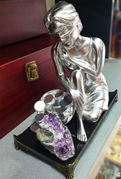 Фигура на богинята на късмета Фортуна със сребърно покритие и аметисти