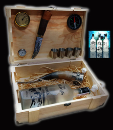 Подаръчен комплект в хумидор с компас и водка