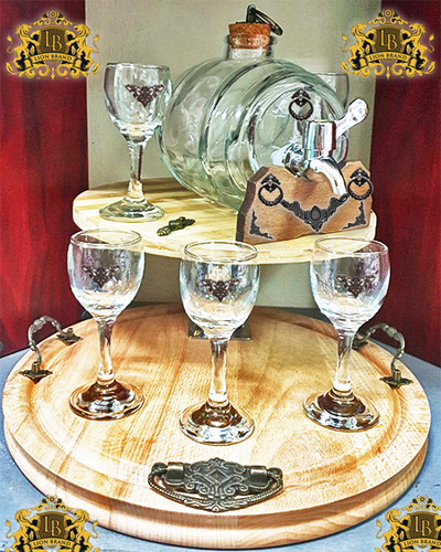 Лукс сервиз на дървена въртяща стойка, стъклено буре и чаши РАКИЯ
